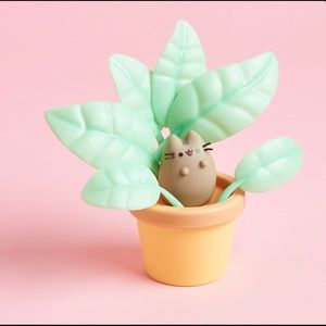 Pusheen vinyl figure. Good condition. See all pics. No box